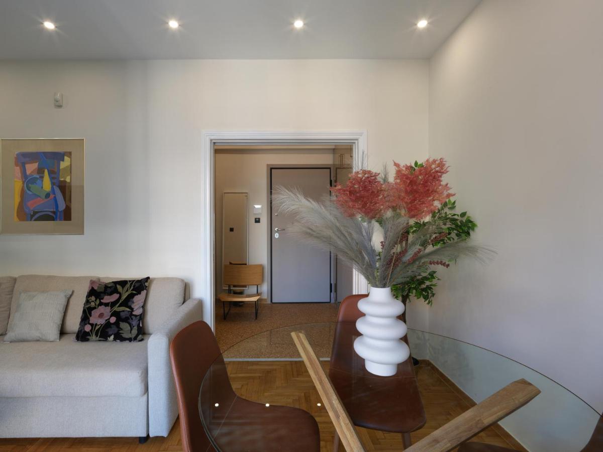Metro Fix Apartment Афіни Екстер'єр фото